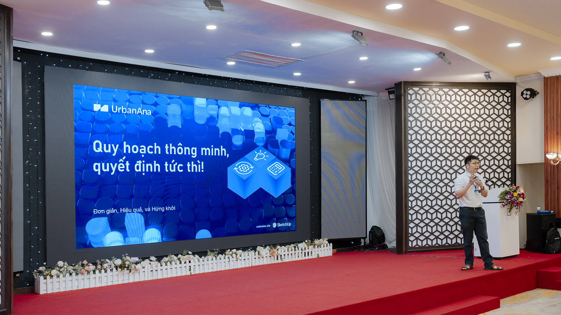 UrbanAna presentation on stage